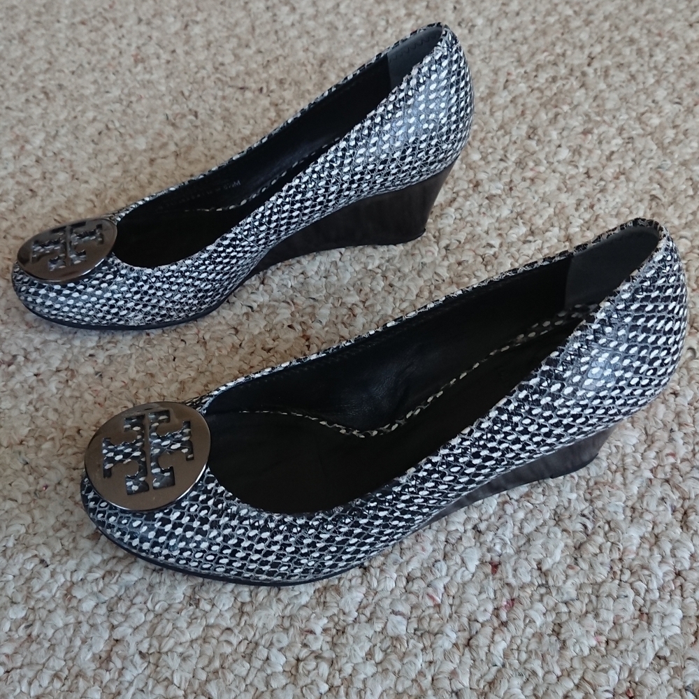 Tory Burch Black & White Snakeskin Print Leather Benton Wedges size 6.5